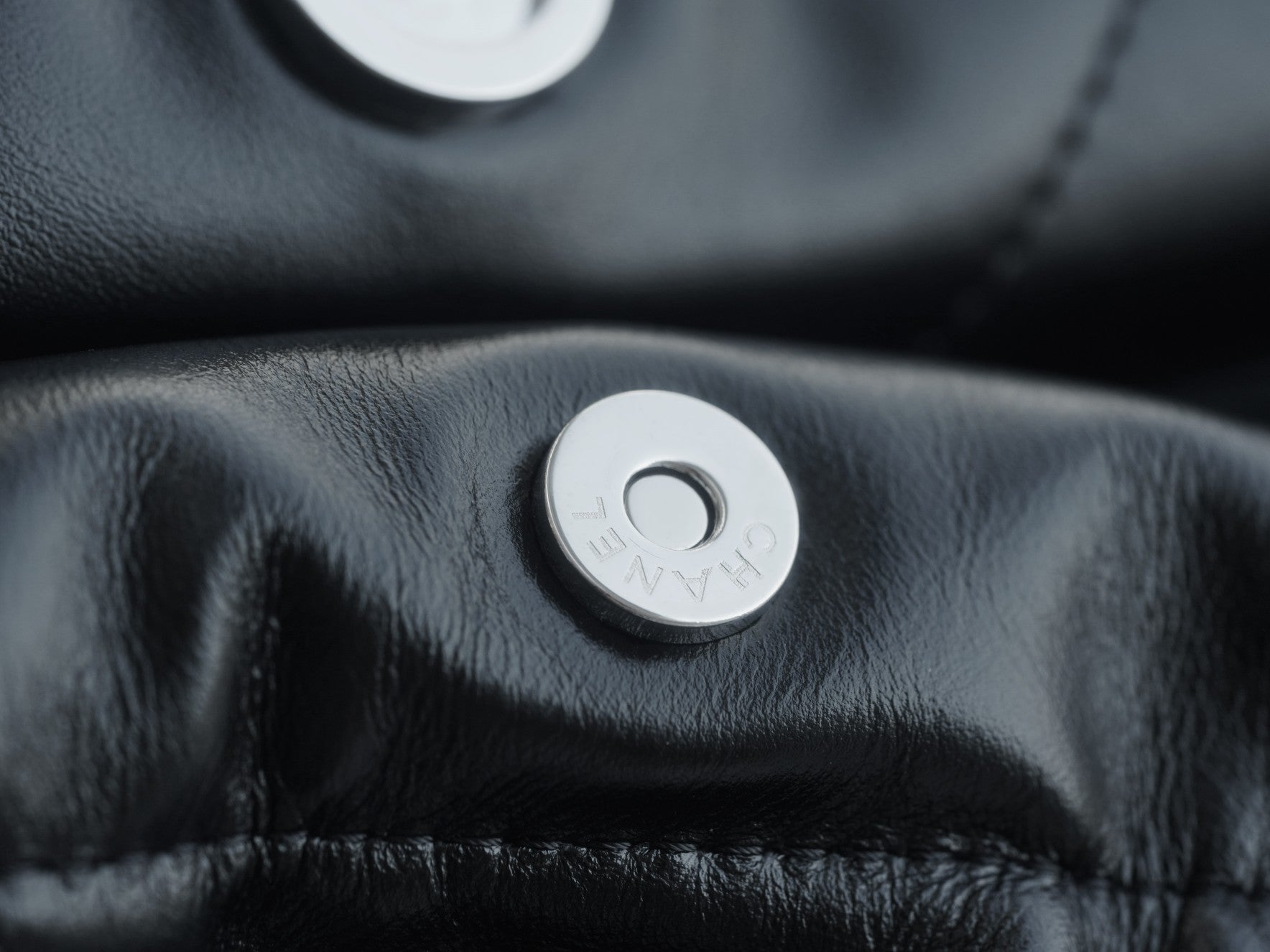 𝗖𝗛𝗔𝗡𝗘𝗟✦𝟐𝟐𝗣 Advanced Handcraft Workshop 𝟐𝟐 Handbag Genuine Leather Large Black Silver - Rachellebags