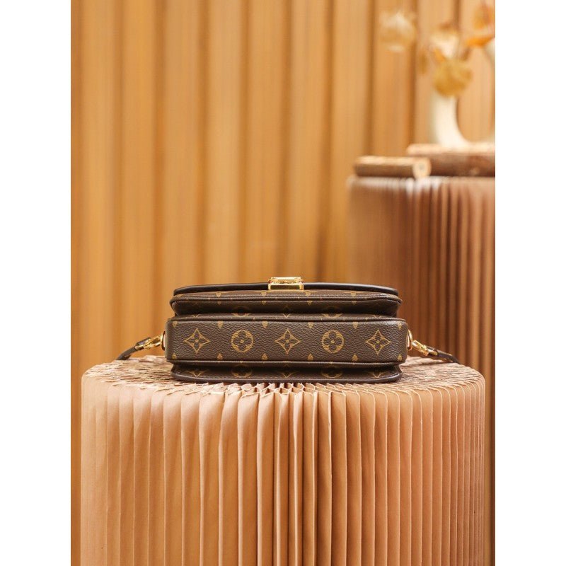 Louis Vuitton 𝐋𝐎𝐎𝐏 𝐇𝐎𝐁𝐎 catwalk style mini postman - Rachellebags