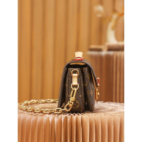 Louis Vuitton 𝐋𝐎𝐎𝐏 𝐇𝐎𝐁𝐎 catwalk style mini postman - Rachellebags