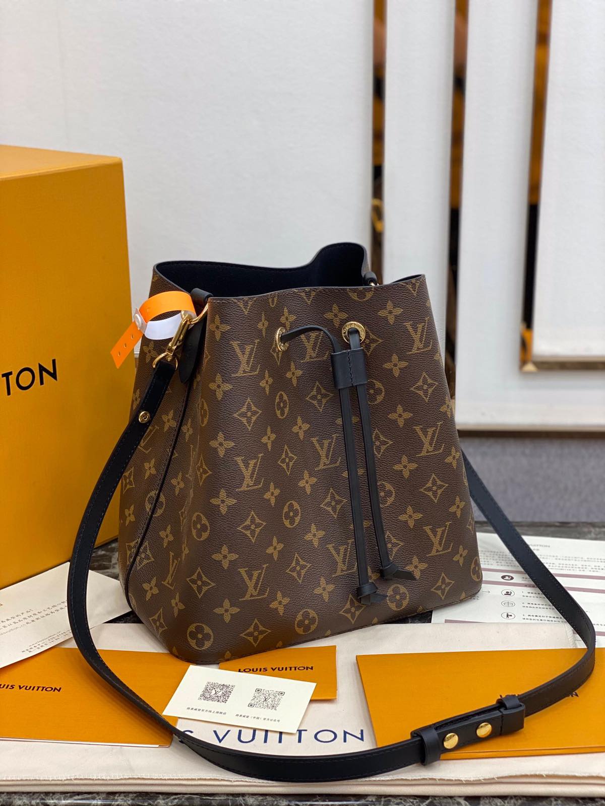 Louis Vuitton 𝙉𝙀𝙊𝙉𝙊 🇫🇷 French original material - Rachellebags